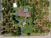 House 1174744079