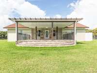 House 1210153238