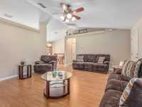 House 1235990455