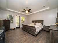 House 1236011977