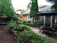 House 1237019200