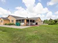 House 1244915743