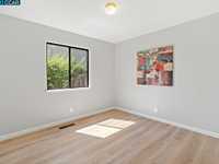 House 1283946371