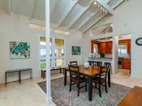 House 2564614027