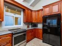 House 2564614052