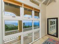 House 2564614156