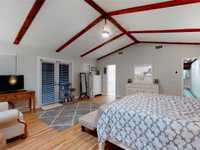 House 1374961381
