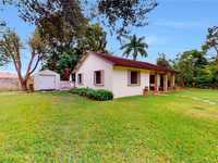 House 1374961458
