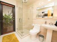 House 1574576979