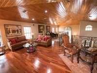 House 1574577010