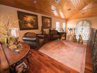 House 1574577017
