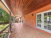 House 1442218735