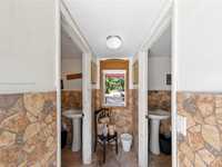 House 1685509963