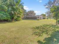 House 1641385423