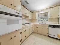 House 1641385444