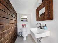 House 1904794772