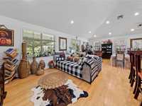 House 1904794933