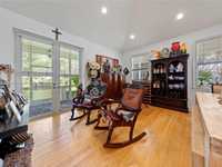 House 1904794945