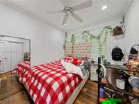 House 1904794956