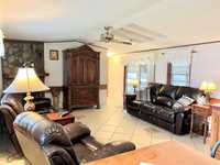 House 1924903643