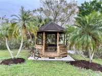House 1924903702