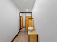 House 1688300037