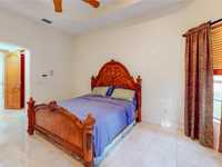 House 1835180637