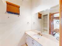 House 1835180673