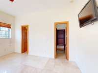 House 1835180699
