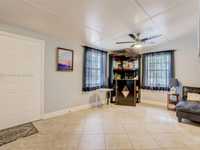 House 1982594426
