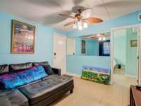 House 1982594418
