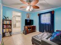 House 1982594422