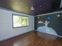 House 1824354290