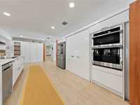 House 1842765999