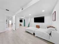 House 1842766105