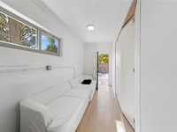 House 1842766159