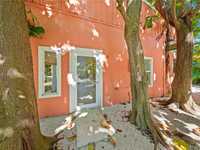 House 1842766207