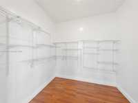 House 1847436856
