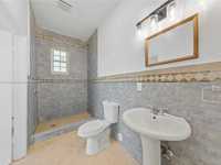 House 1847436875