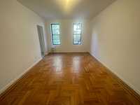 House 1886525724