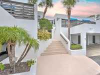 House 1949126195