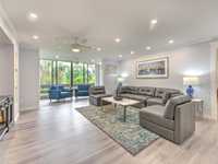 House 1949126247