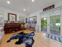House 1918125933