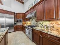 House 1924169697