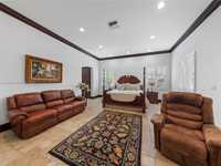 House 1924169702
