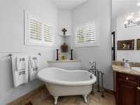 House 1924169737