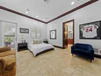 House 1924169749