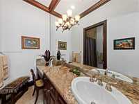 House 1924169781