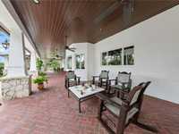 House 1924169804