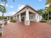 House 1924169833